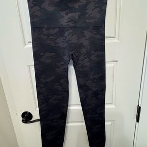 SPANX Womens Black Camouflage Leggings